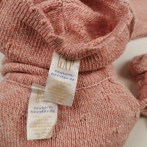 0-6 Months GAP, 3-Piece Knit Romper, Hat & Booties - Picture 3 of 5